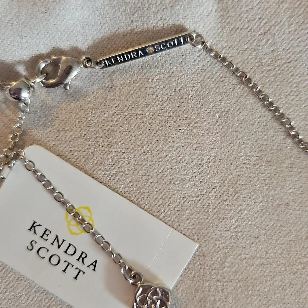 Kendra Scott NWT Phoebe Necklace,dainty🩶 andGift Bag,box,elastic bow,soft pouch - Picture 5 of 7